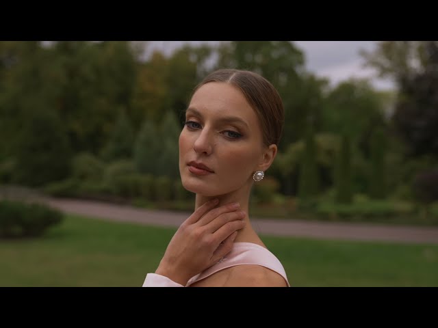 فستان بأكمام منفوخة