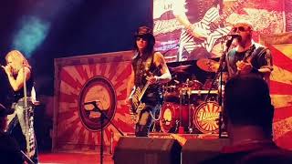 Warrant- Hole In My Wall