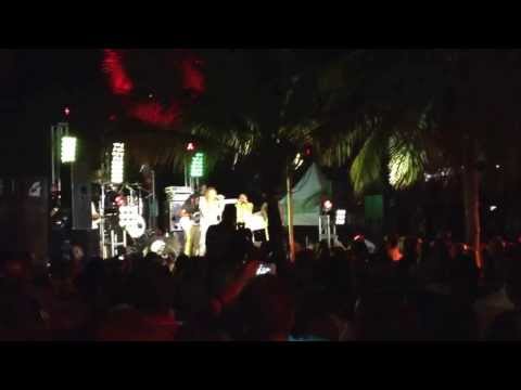 Bob Marley Tribute 2 met Junior Tecla feat. Rootsriders bij Hemingway beach bar Curacao.