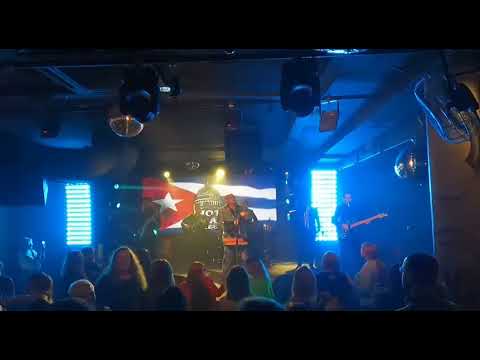 Pa’ Meterle Con To’ - HOT HAVANA ORCHESTRA (Live concert Mumiy Troll Bar )