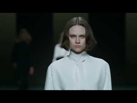 Kate McNamara for Hermès FW 2022 2023 Paris Fashion Week march 05 2022