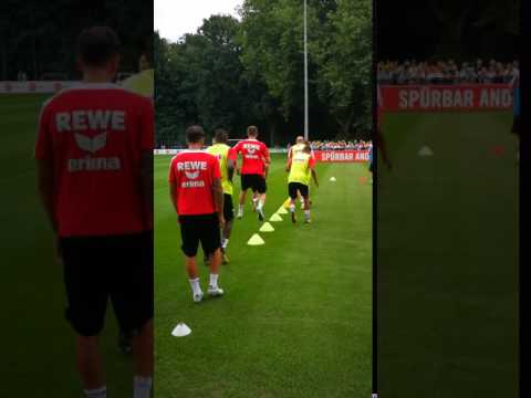 Koordinationstraining beim 1.FC Köln: Einbeinsprünge