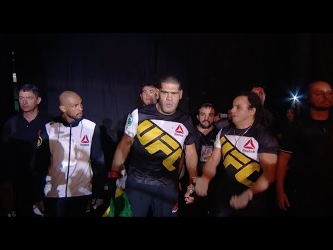 Daniel Cormier Wants Bigfoot Silva To Try Pro Wrestling