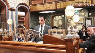 תפילת ערבית החזן יצחק צפדיה נויורק בבהכ''נ עדס מוצ''ש חוה''מ פסח תשפ''ג ביאת - התמונה מוצגת ישירות מתוך אתר האינטרנט יוטיוב. זכויות היוצרים בתמונה שייכות ליוצרה. קישור קרדיט למקור התוכן נמצא בתוך דף הסרטון