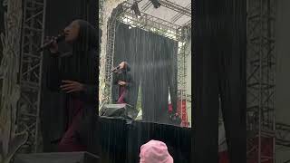 Download lagu Walau hujan badai Feby tetap semangat perform demi febyours #shorts mp3