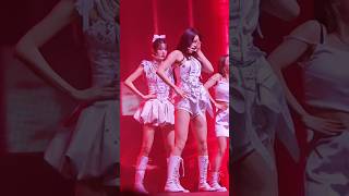 Download lagu Yujin injures her eye during a performance but continues to perform like a pro #yujin #ive #안유진 mp3