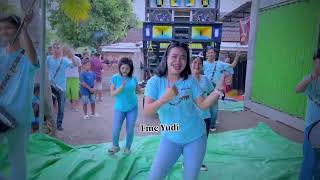 Download lagu Putar ke kiri ke kanan manise(Maumere) Terbaru dri Famor mania mp3 Download lagu Putar ke kiri ke kanan manise(Maumere) Terbaru dri Famor mania mp3