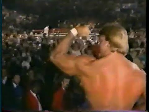 Paul Orndorff distracts Rick Rude - 10/6/1987 - WWF