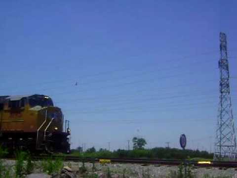 UP 3195 leading the M-FWSH in Mesquite, Tx. ©