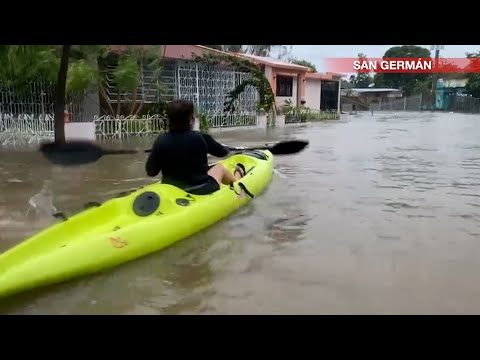 Rescatan a pareja a causa de las inundaciones en Cabo Rojo