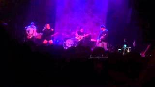 Flip my hair, Jessie James Decker