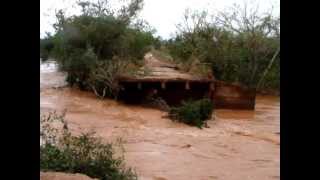 preview picture of video 'Enchente - Sto Inacio PR - Estrada do Faveri'