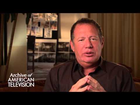 Garry Shandling discusses the writing process on "It's Garry Shandling's Show" - EMMYTVLEGENDS.ORG