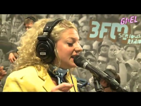 Hello (Martin Solveig Cover) - Laura Vane & The Vipertones live @ GIEL 3FM