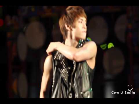 110804 Jonghyun's Naughty Tongue Action : Replay~ Replay @ Percu$$ion Fe$tival