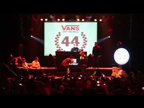Shecka Minuto vs Lujo / Vans 50 años