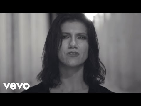 Video per il significato della canzone Se piovesse il tuo nome di Elisa