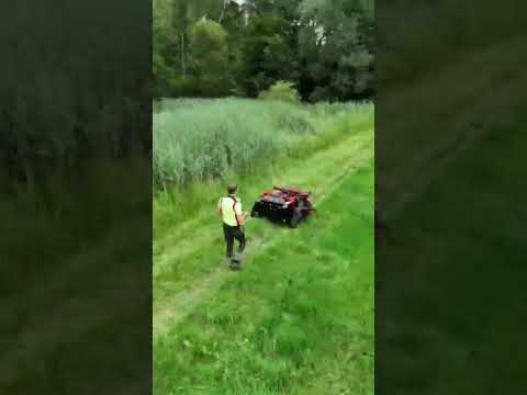 Vodex im Einsatz.               #mulchraupe #maher #landwirtschaft #farming #funkraupe #offroad