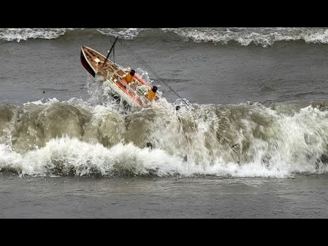 RMS TITANIC: Hurricane hits famous ship - will she survive the tremendous wind, waves and current?
