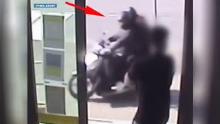 Erba, così danno l'assalto all'ufficio postale e minacciano le impiegate con una pistola e un col...