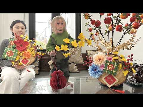 Lala and Mom are busy decorating the house in preparation for the Lunar New Year!