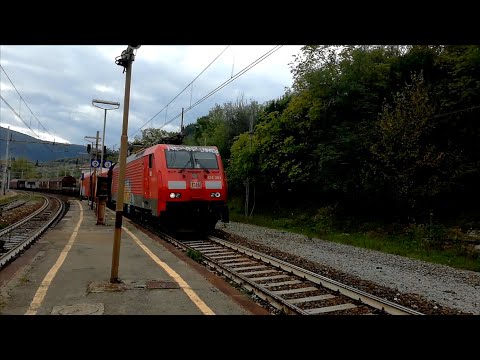 E474.201 DB con lunghissimo merci misto in transito a Compiobbi