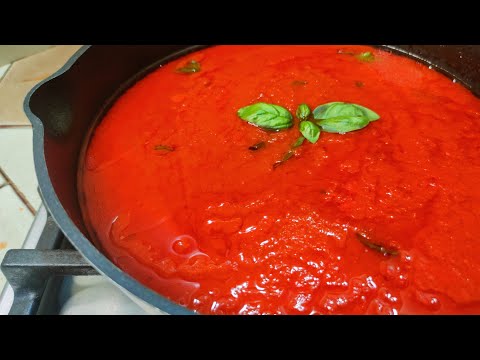 Simple tomato sauce with passata or peeled or fresh tomatoes