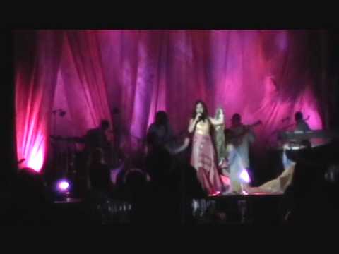 Salma Ya Salama - Dalida's song - Chantal Chamandy live