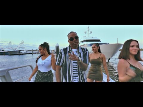 Apache Waria - Man Ah Gallis (Official Music Video)|2021 Chutney Soca