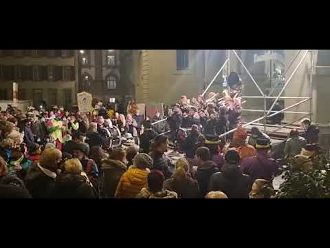 Guggemotzer Ittigen BE - Scharlachrot Patent Ochsner