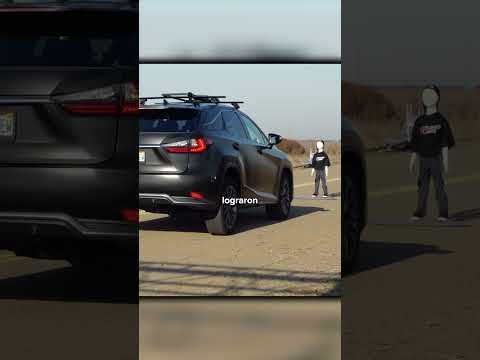 Puso una Pared Falsa en la Carretera para Engañar al Tesla!