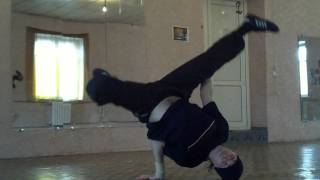 preview picture of video 'Rollback Chair freeze (B-boy Seryoga) part 1'