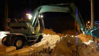 preview picture of video '札幌市　夜中の除雪・排雪作業の様子 (work of the snow removal in Sapporo City)'