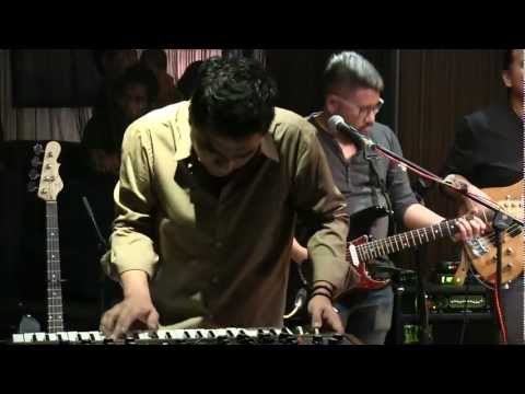 Sandhy Sondoro ft Indra Lesmana - Down The Streets @ Mostly Jazz 16/09/12 [HD]