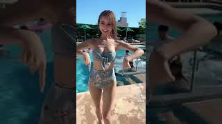 【TikTok】もう少しでズレそう #shorts #美女 #水着