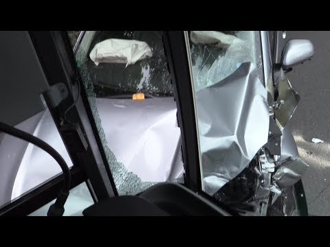 Schwerer Unfall in Westerbauer - PKW kollidiert frontal mit Linienbus