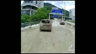 煽り運転2台に天誅が下る瞬間！[TikTok]