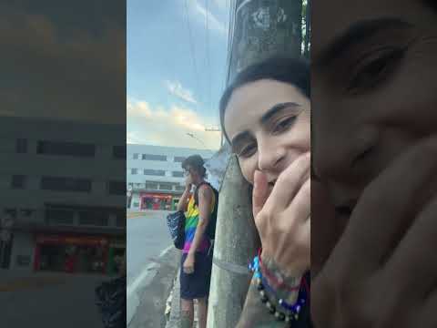 hoje, esperando ônibus indo de ponte nova pra viçosa, minas gerais. decidi tentar uma carona. ñ deu