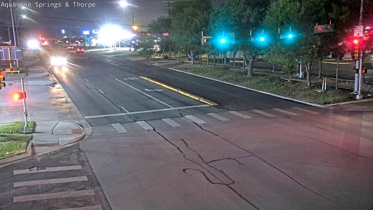 Live webcam view of Aquarena Springs & Thorpe Intersection