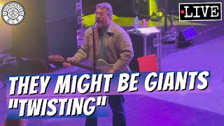 They Might Be Giants &quot;Twisting&quot; LIVE