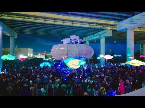 The Fluffy Cloud in New York City (Official Aftermovie) ☁️🗽