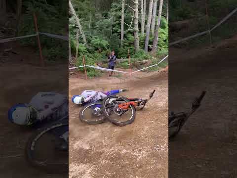 Bernard Kerrs Crankworx Rotorua race run hitting the triple to frame failure. #bernard_kerr #pivot