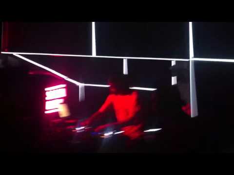 Breakbot - playing 'Barbara Streisand, by Duck Sauce' | Social Club, Paris ~ 08.10.2010