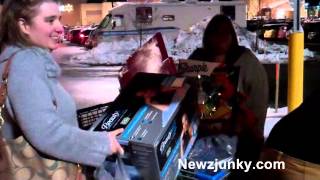 Newzjunky.com - Earliest Black Friday Store Openings Draw Shoppers