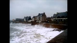 preview picture of video 'La mer en colère au Guilvinec'