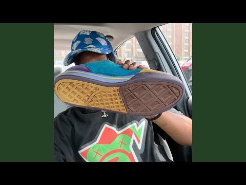 Bitch Got a Bitch (feat. Alvin Abyss & Buck Juugin)