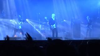 LOUISE ATTAQUE "La Chute"  en concert au festival Beauregard