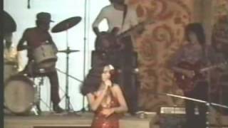 Gal Costa - (Show India 1973) - "Mamãe, Coragem"