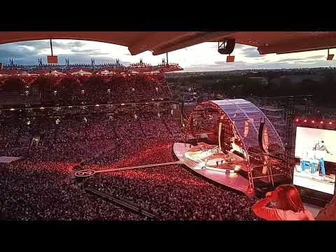 Garth Brooks - Dublin - 09/09/22  The Beaches of Cheyenne