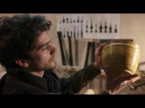 Woodturning - Tornitura di un vaso in legno, dal tronco alla finitura - Turning a log into a Vase